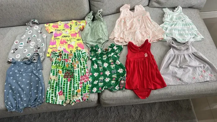 Roupas de bebê menina. Lote com marcas