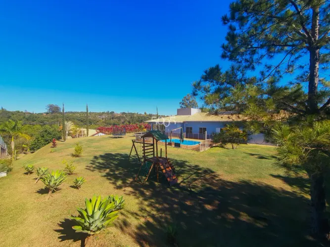 Chácara à venda no Condomínio Terras Di Leonardo com 2.200 m² de terreno e 4 quartos