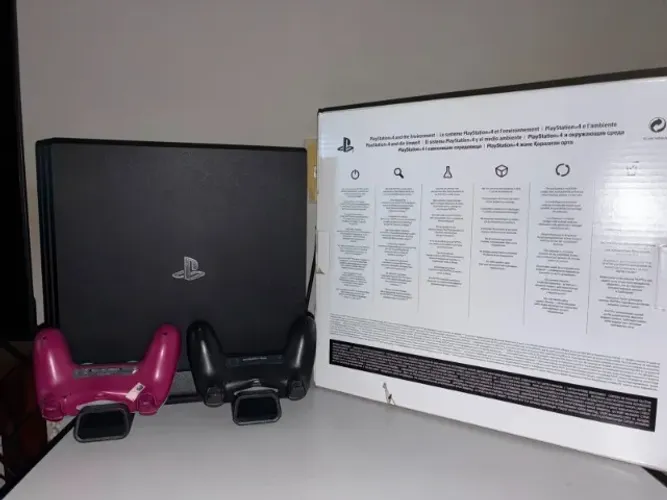 Vende-se PS4 PRO