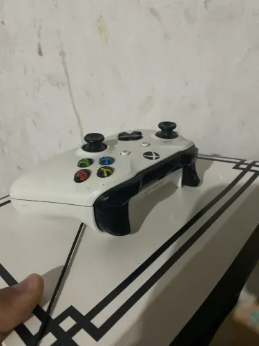 Controle do Xbox One pra vender e trocar por dinheiro chama no privado
