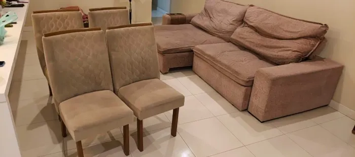 Vendo sofá retrátil gigante e 4 cadeiras