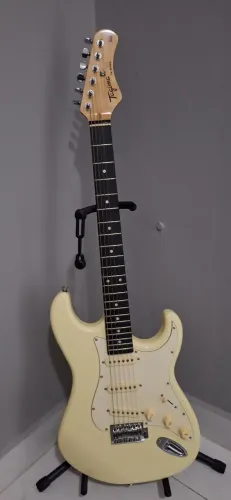 Guitarra elétrica tagima