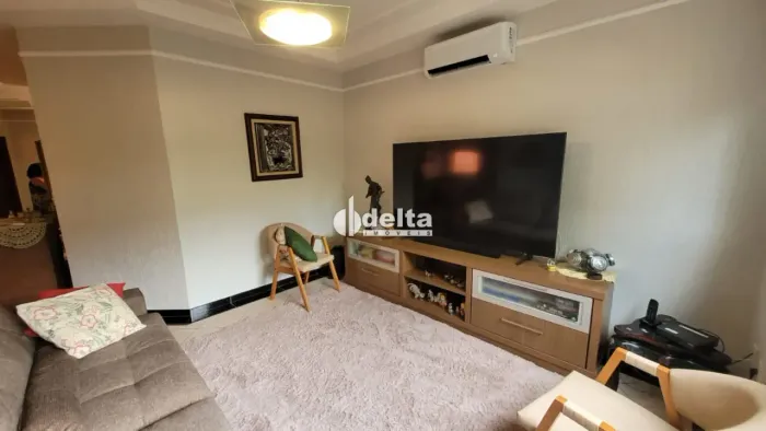 Casa com 4 quarto sendo 3 suíte disponível para venda no bairro Jardim Inconfidência em Ub