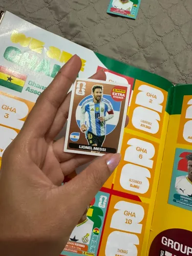 Venda de figurinha do messi bronze extra