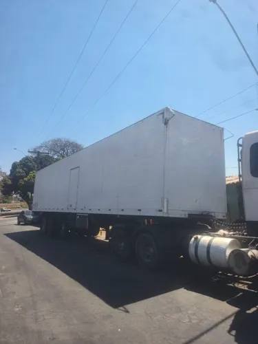 Baú randon 28 paletes rodas a disco vai com pneus