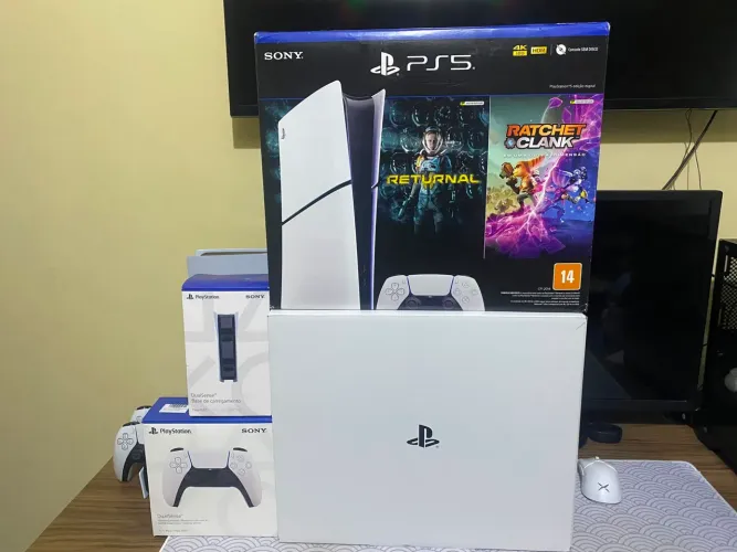 PlayStation 5 + 2 controles + base carregadora para os controles