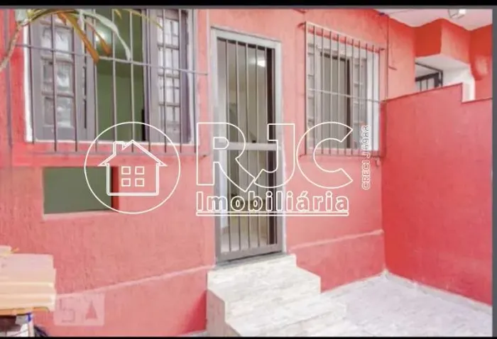 Casa de Vila : Linear / Residencial / Praça da Bandeira