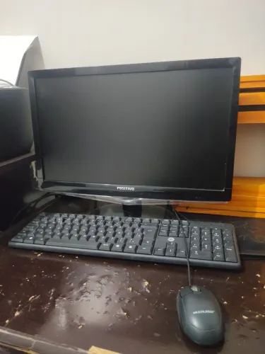 TV, Microondas, Computador e Caixa de Som