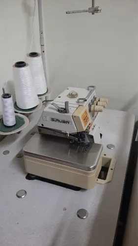 Máquina de Costura Overlock