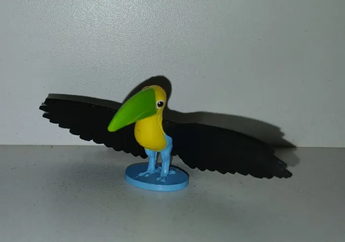 BONECO MINIATURA TUCANO DO FILME ENCANTO ORIGINAL DISNEY