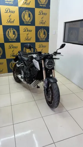 VENDE-SE CB 650R 2021