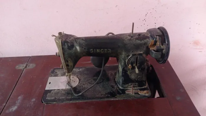 2 MÁQUINA DE COSTURA