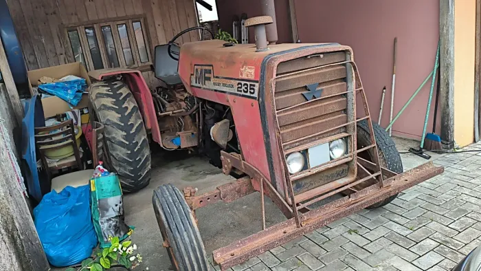 Trator MF235