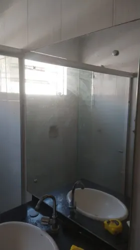 Vendo espelho sem moldura de 90cm altura por 75cm largura