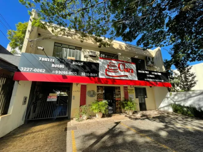 Aluga-se espaço comercial na Zona 02 em Maringá! Com área útil de 50m², este imóvel conta