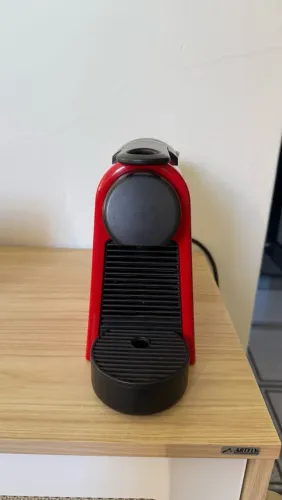 Vendo cafeteira Nespresso Essenza