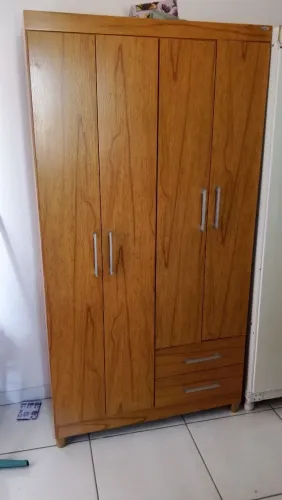 Guarda roupas 4 portas