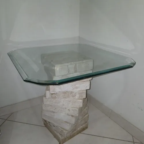 Mesa de canto ou de centro com vidro pisotado com base em pedra mármore carreta!!