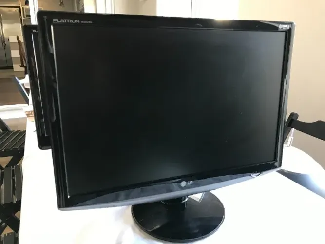 Monitor LG 22 polegadas - conexão DVI
