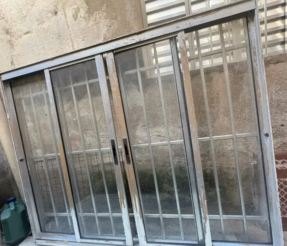 Janela de alumínio usado