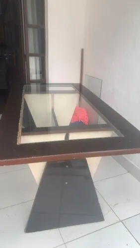 Mesa tampo de vidro pra vender, sem as cadeiras