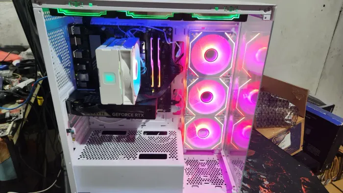 PC Gamer Ryzen 5 9600X (5.4GHz Turbo) 32GB SSD NVme 512GB RTX 5060 Ti 8GB