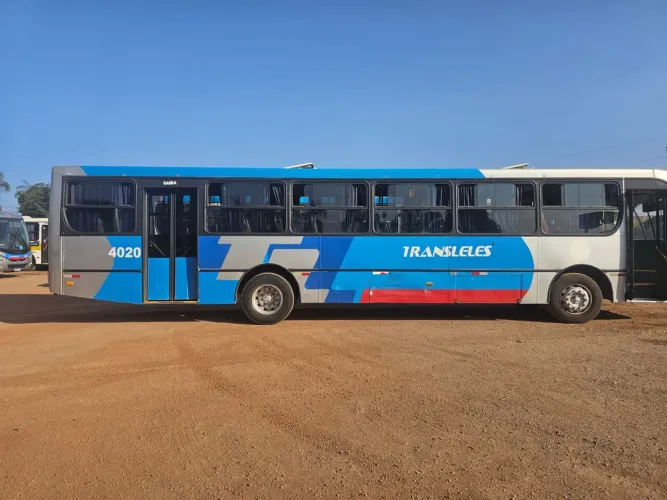 Vendo ônibus todo revisado