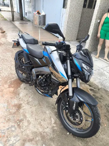 Moto nova único dono.