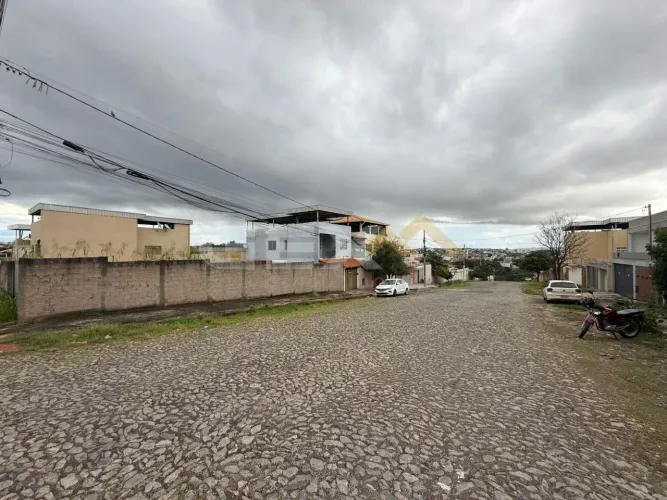 Terreno à Venda no Bairro Interlagos em Divinópolis MG.
