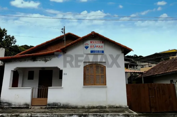 "Casa Rústica no Centro de Chácara: Oportunidade!"
