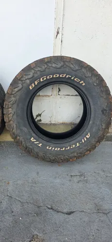 Jogo pneu BFGoodrich usado aro 16