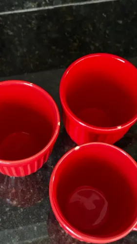 3 CANECAS VERMELHAS 350 ml com avarias