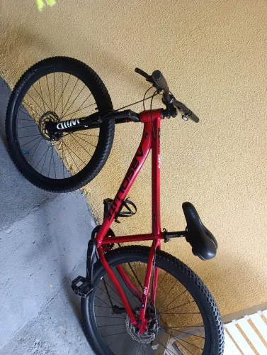 Vendo Bike aro 29 Absolute Nero 5 cor vermelha 