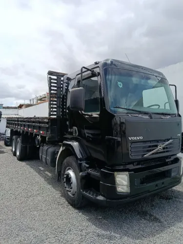 Volvo VM-260 mod. 2008/ único dono/ completo/ apenas 174.000 km./ Cabinado/ carroceria