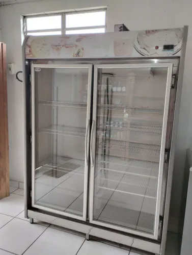 Expositor refrigerado 2 portas Refribone 220v 
