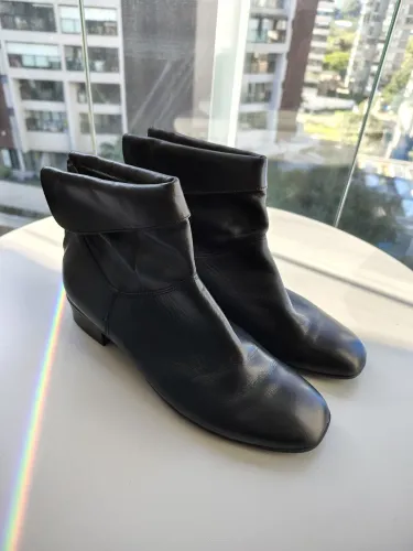 Bota clássica feminina preta em couro arezzo