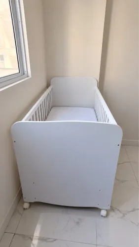 Conjunto berço e armário infantil 