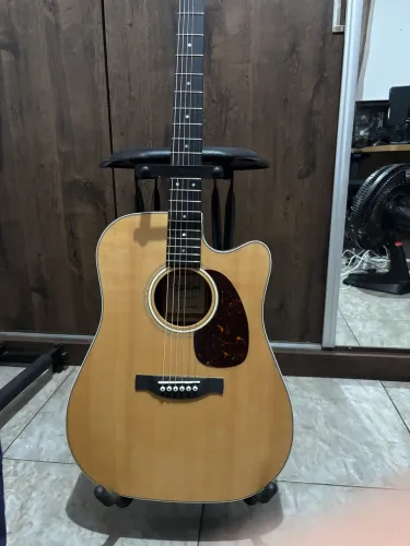 Banco Dobrável Stagg com Suporte para Violão ou Guitarra