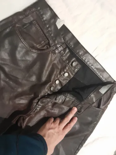 Calça de couro (sintético) masculina marrom corte reta tam 42