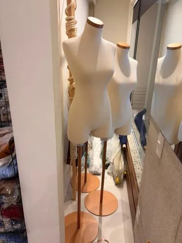 Manequim Rose Luxo para Loja Roupa 