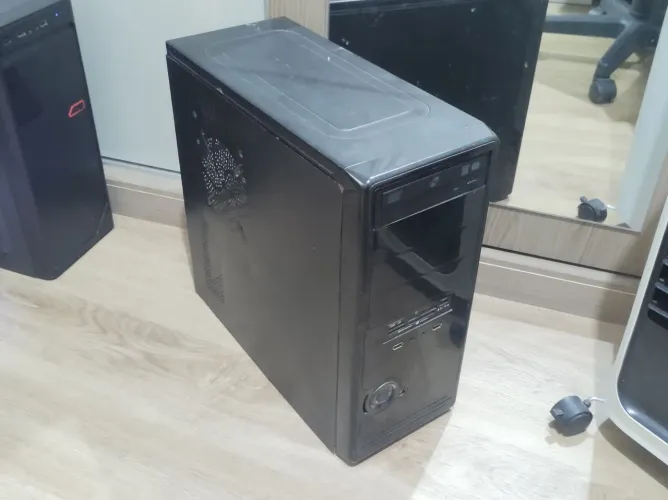 Gabinete micro ATX Usado