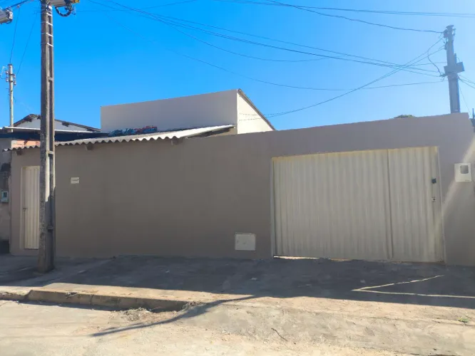 VENDO CASA ESCRITURADA NO SETOR MADRE GERMANA II