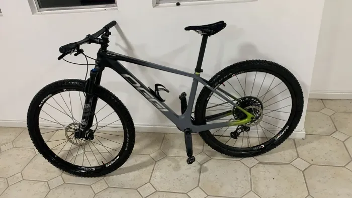 Oggi Agile Pro Carbon 2023 | 10,2kg | SRAM GX AXS | Fox 32 | Dropper