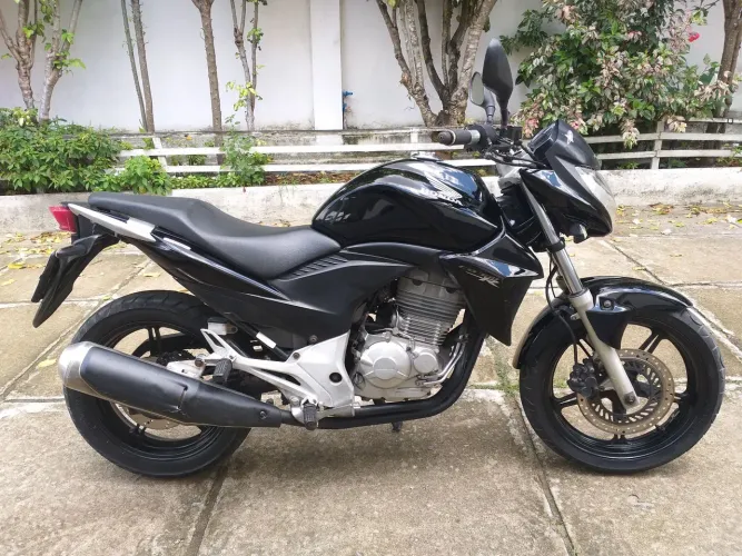 Cbr 300 disponível 