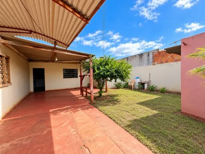 TERRENO COM CONSTRUÇÃO PRÓXIMO AO MERCADO PIRES - DIRETO COM A LOTEADORA