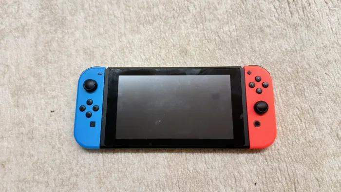 NINTENDO SWITCH V1 - HAC-001 + 4 JOGOS FÍSICOS ORIGINAIS