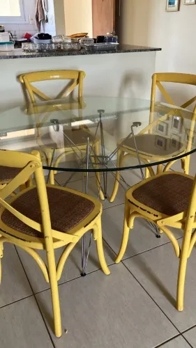 Mesa de jantar com cadeiras