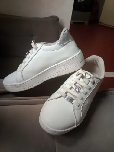 Tênis feminino Izalu