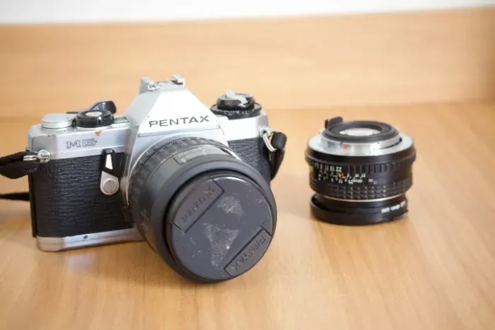 Câmera Analógica Pentax MG 35mm + 2 Lentes - Revisada e Funcionando
