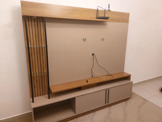 PAINEL  PARA TV MEDINDO: 2,00 Largura por 1,85 Altura 